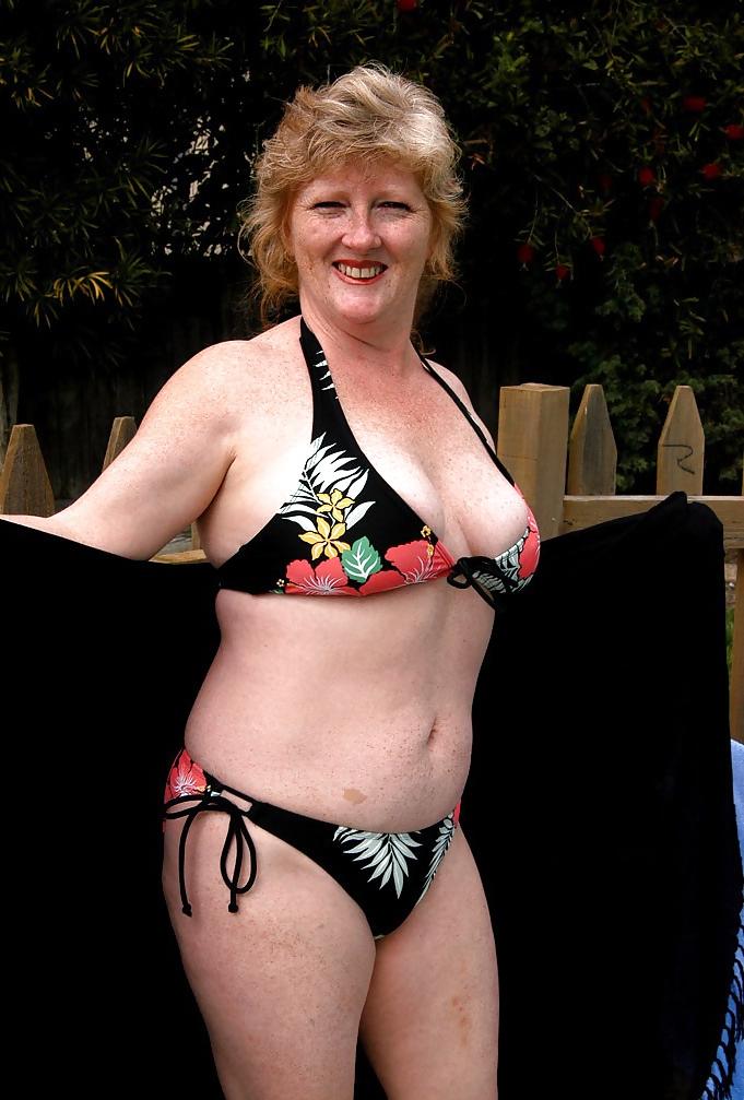 12P Redhead removes bikini  in the garden
