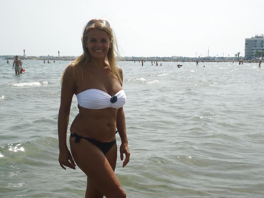 25P Hungarian MILFs