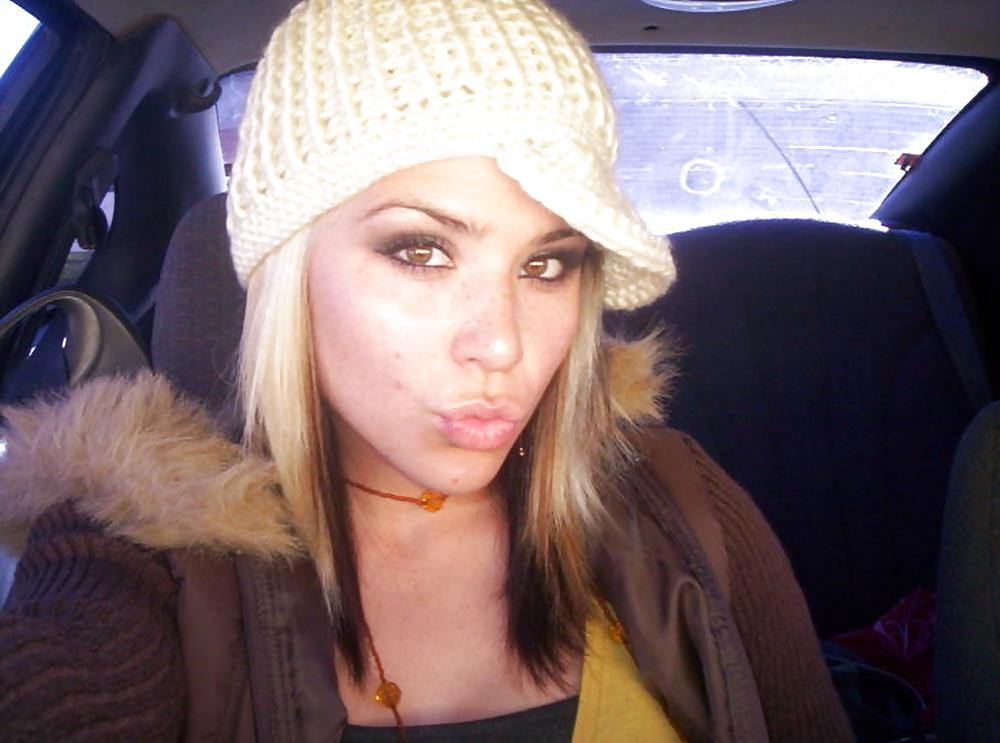 25P Hot blond american girl