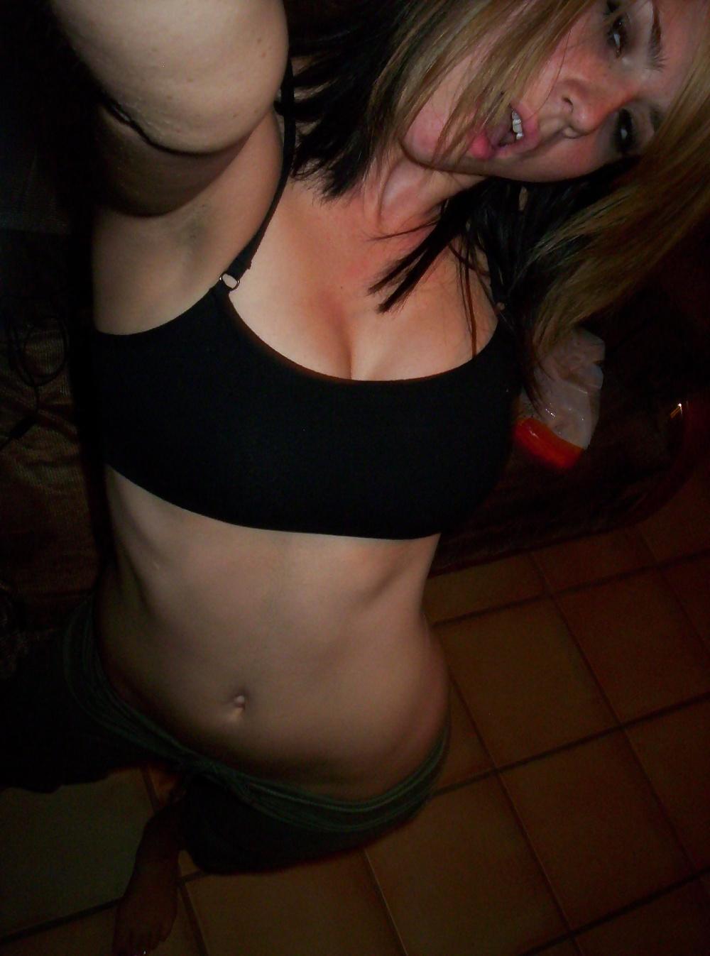 25P Hot blond american girl