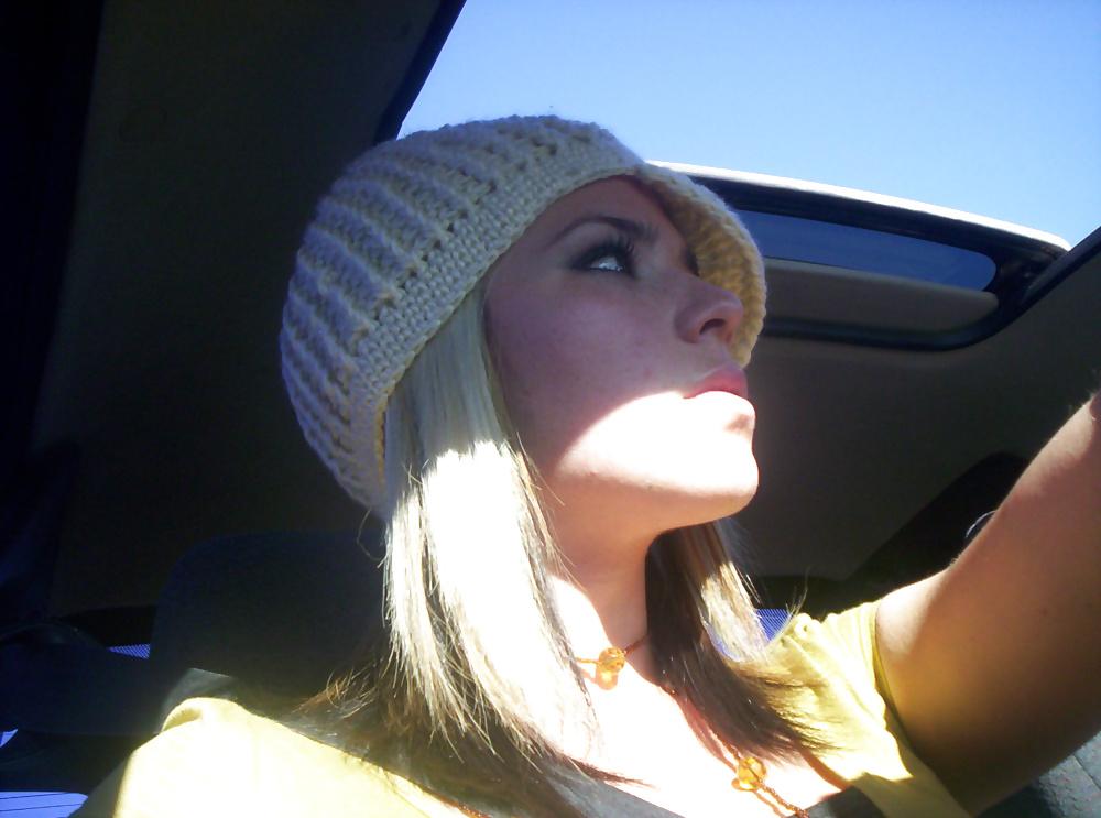 25P Hot blond american girl