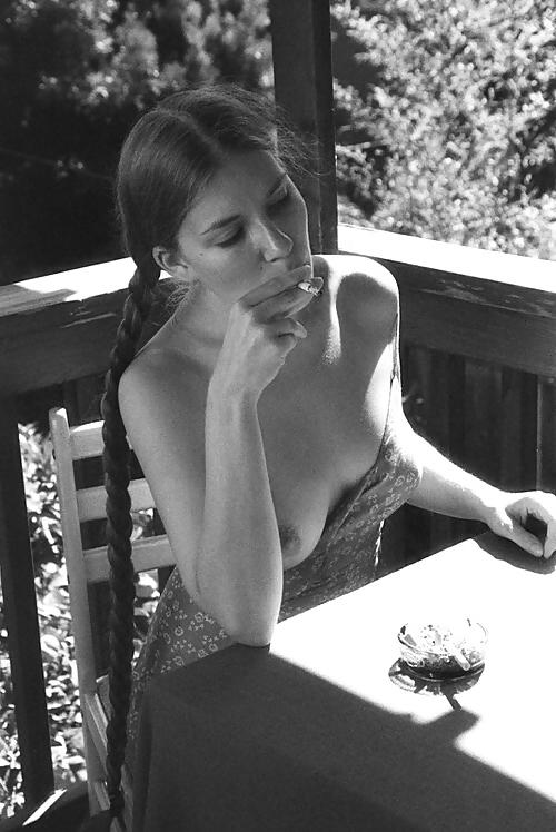 25P Smoking Babes - Beautiful Boobs & Tasty Tits