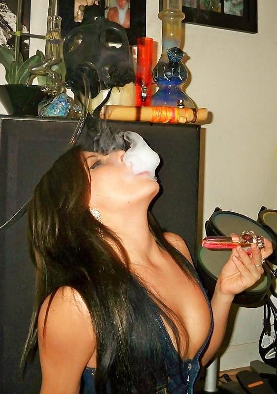 19P Pot smoking hotties