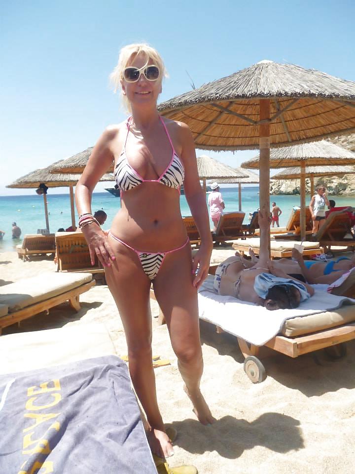 25P Chubby blonde with huge boobs
