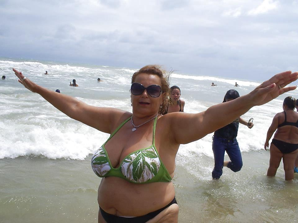 17P Big awesome granny tits
