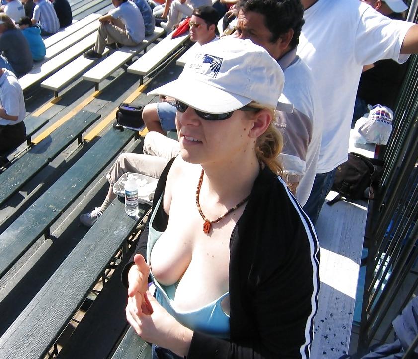25P Big tits cleavage