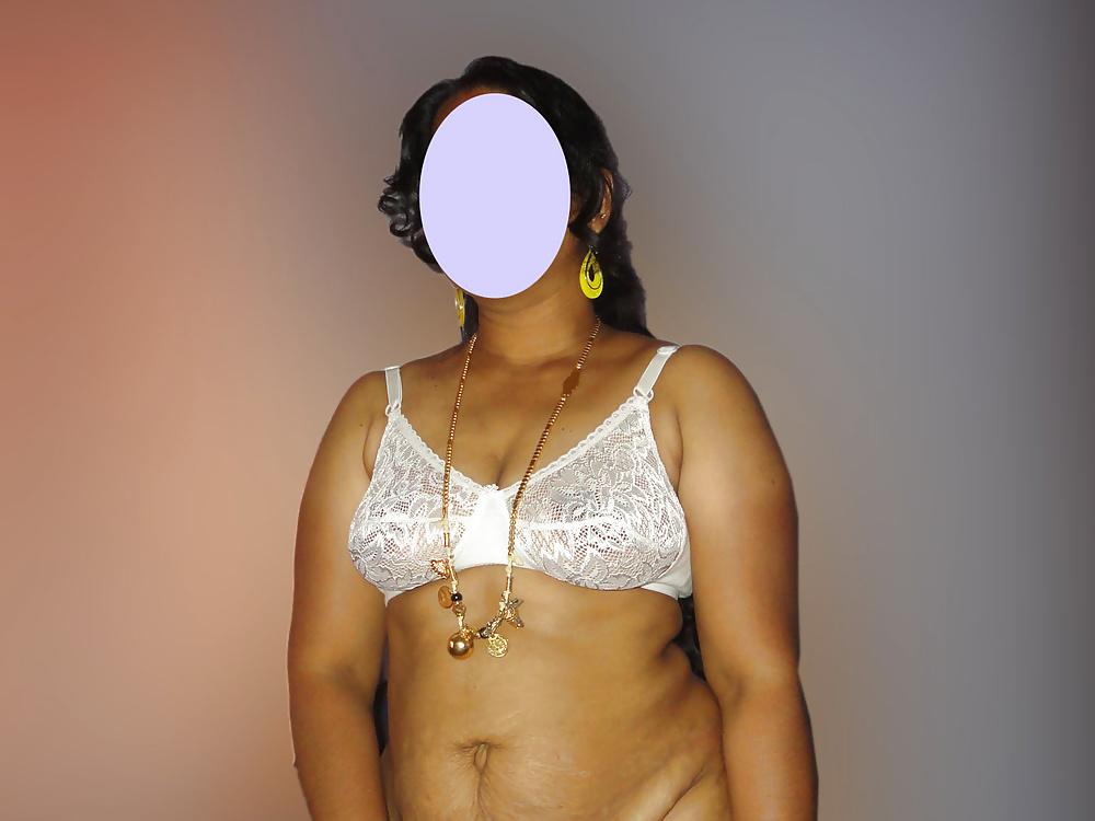 25P Indian Aunty Show 11