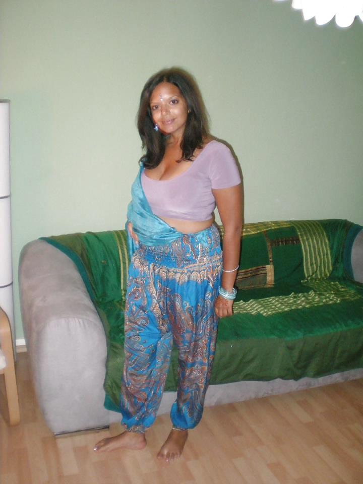 25P Busty Ebony Babe Isabella