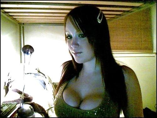 14P Hot social networking babes