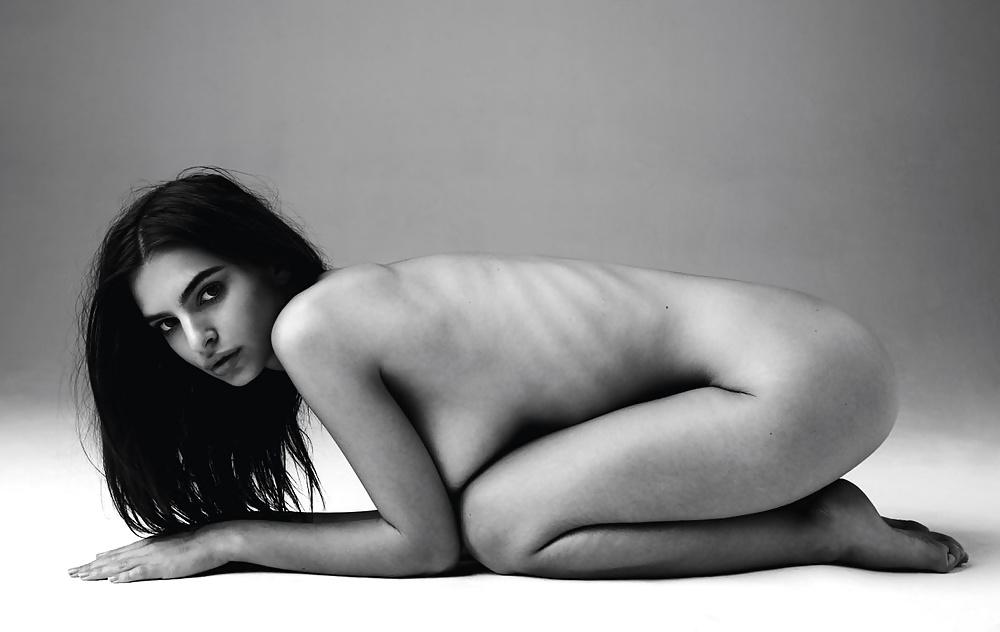 7P Emily Ratajkowski Nude Photoshoot