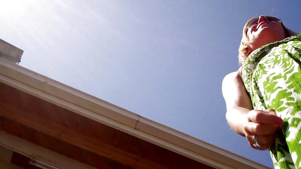 9P MILF Caught Upskirt