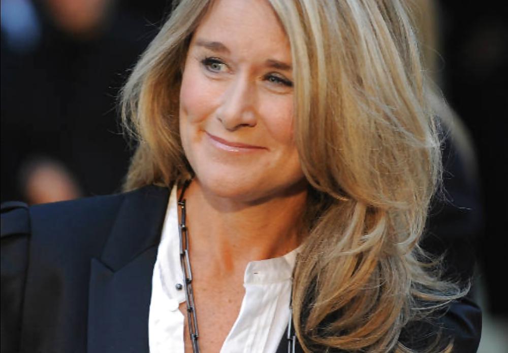25P Would love to lick Angela Ahrendts' boots