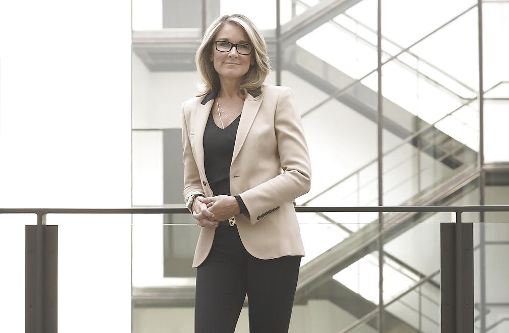 25P Would love to lick Angela Ahrendts' boots