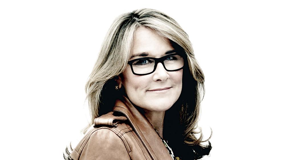 25P Would love to lick Angela Ahrendts' boots