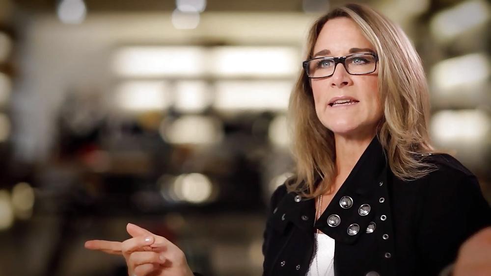 25P Would love to lick Angela Ahrendts' boots