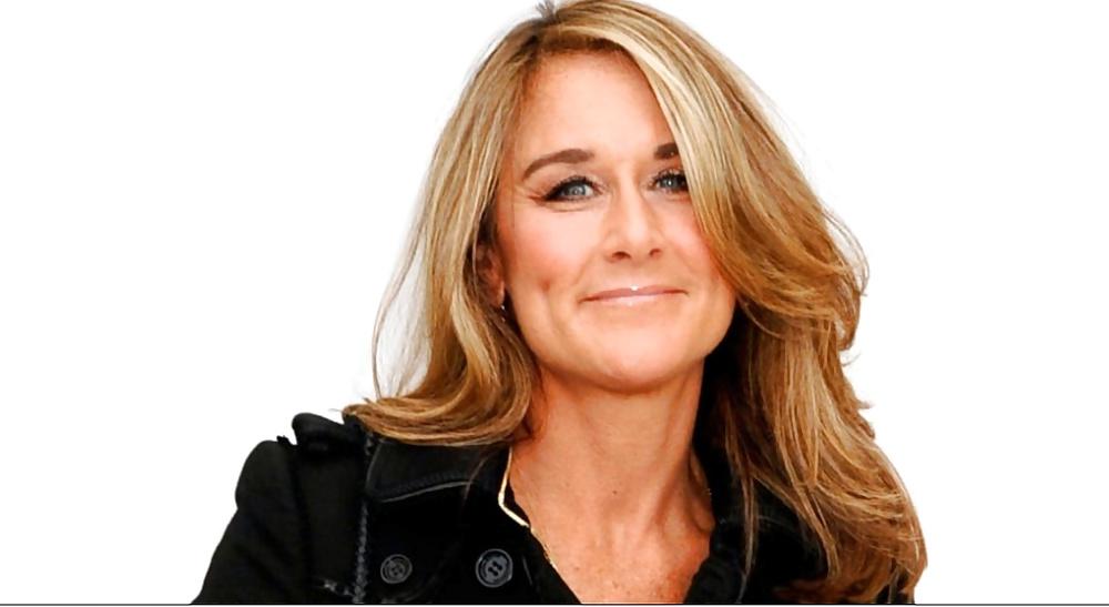 25P Would love to lick Angela Ahrendts' boots
