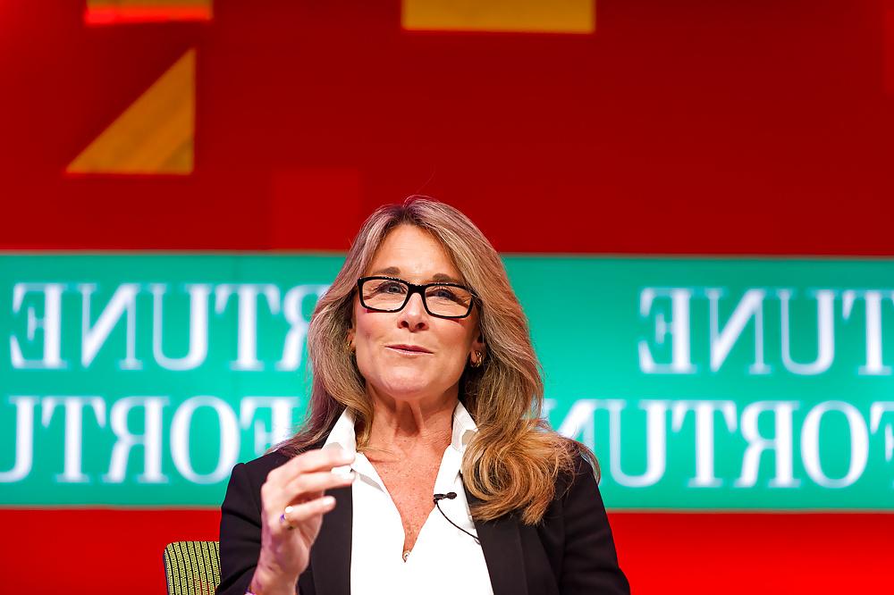 25P Would love to lick Angela Ahrendts' boots