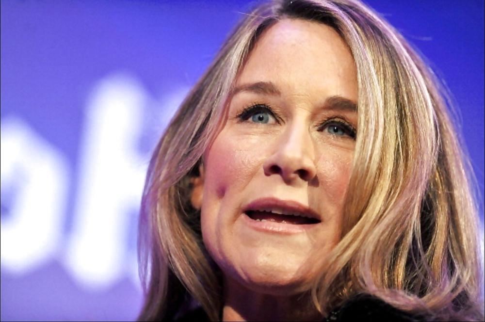 25P Would love to lick Angela Ahrendts' boots