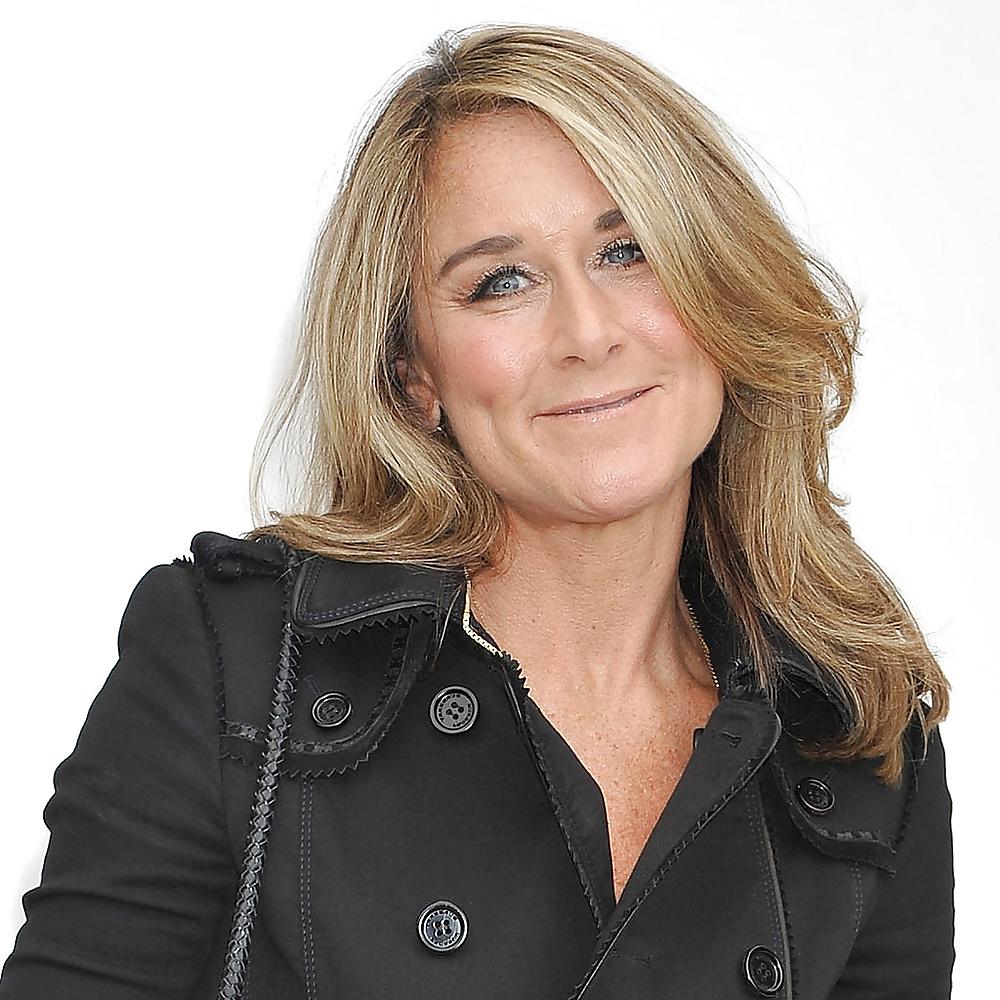 25P Would love to lick Angela Ahrendts' boots