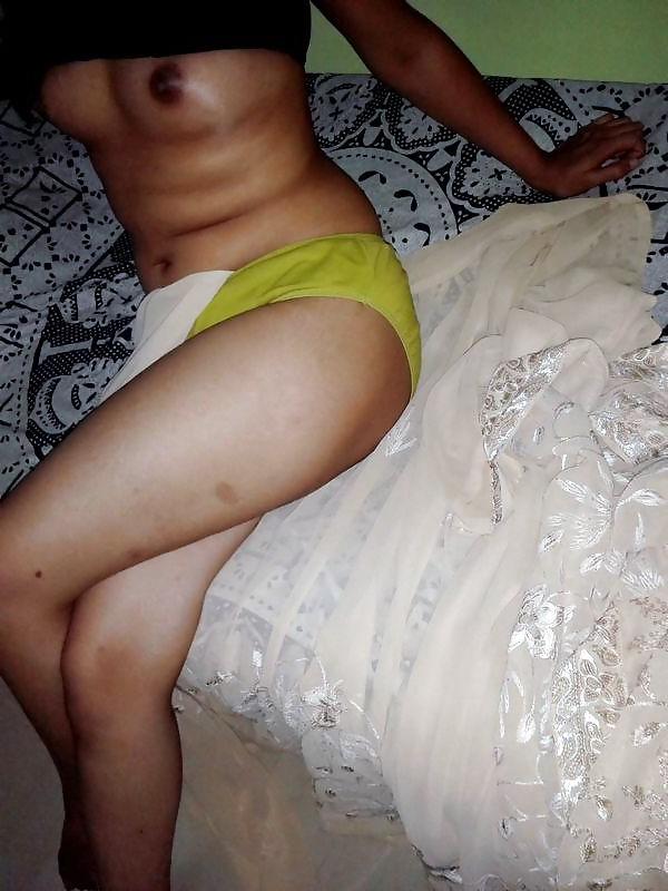 9P That sexy Indian office lady.. taking off her saree 