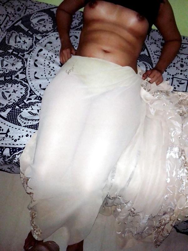 9P That sexy Indian office lady.. taking off her saree 