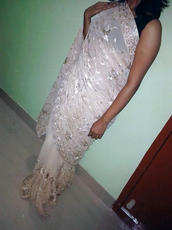 9P That sexy Indian office lady.. taking off her saree 