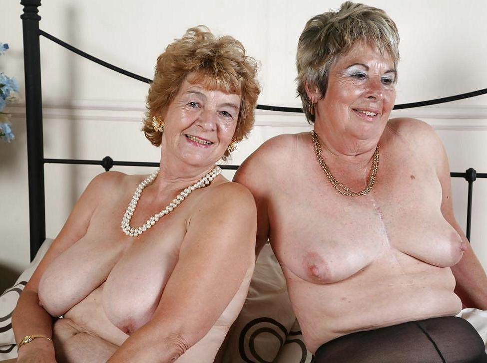 19P Older girlfriends with saggy tits.