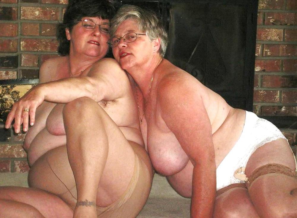 19P Older girlfriends with saggy tits.