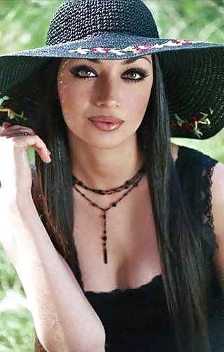 21P Persian Sexy Women 1