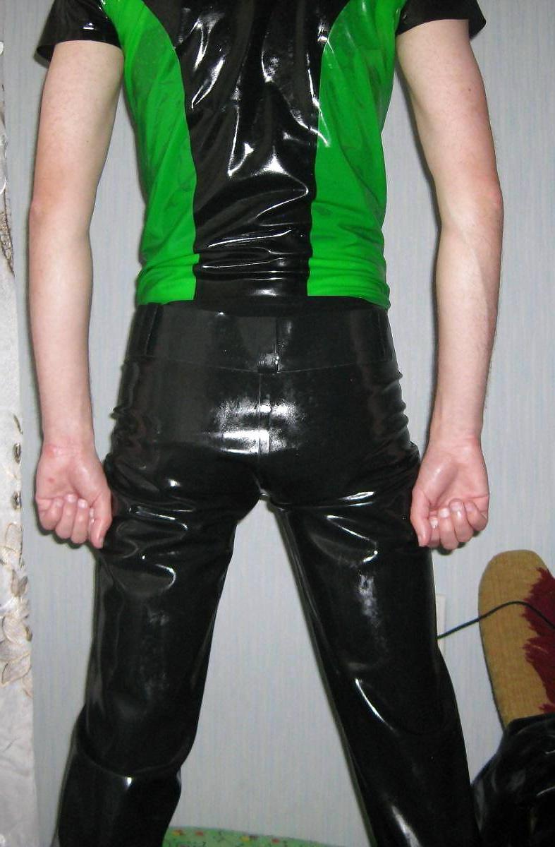 16P 3-rd. 2012-04-12. Latex jeans, belts t-shirt and socks.