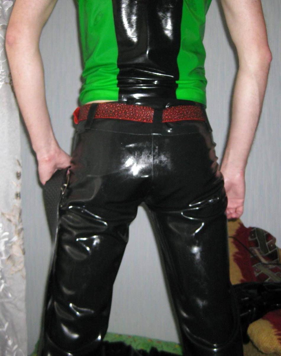 16P 3-rd. 2012-04-12. Latex jeans, belts t-shirt and socks.