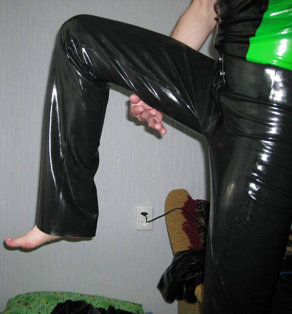 16P 3-rd. 2012-04-12. Latex jeans, belts t-shirt and socks.