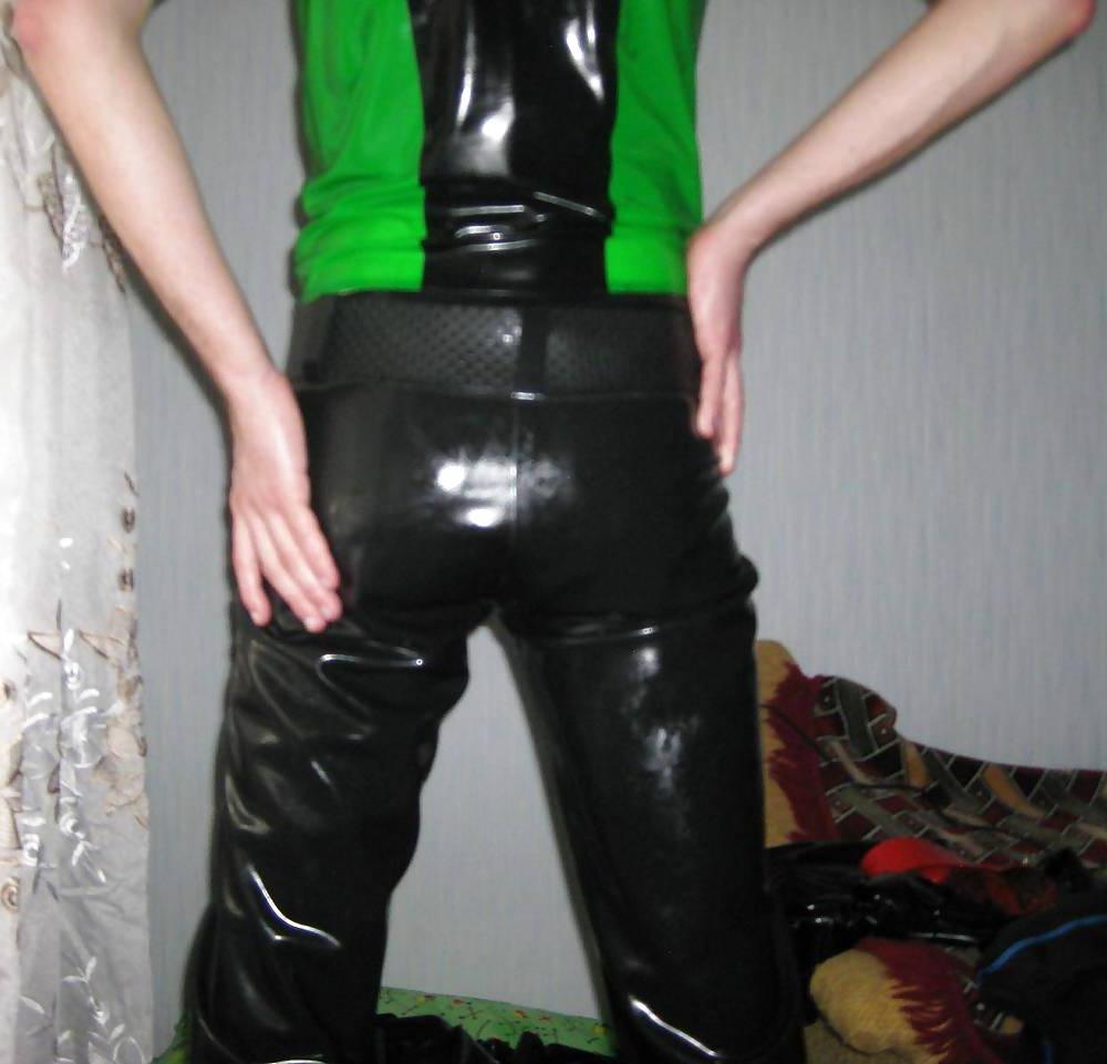 16P 3-rd. 2012-04-12. Latex jeans, belts t-shirt and socks.