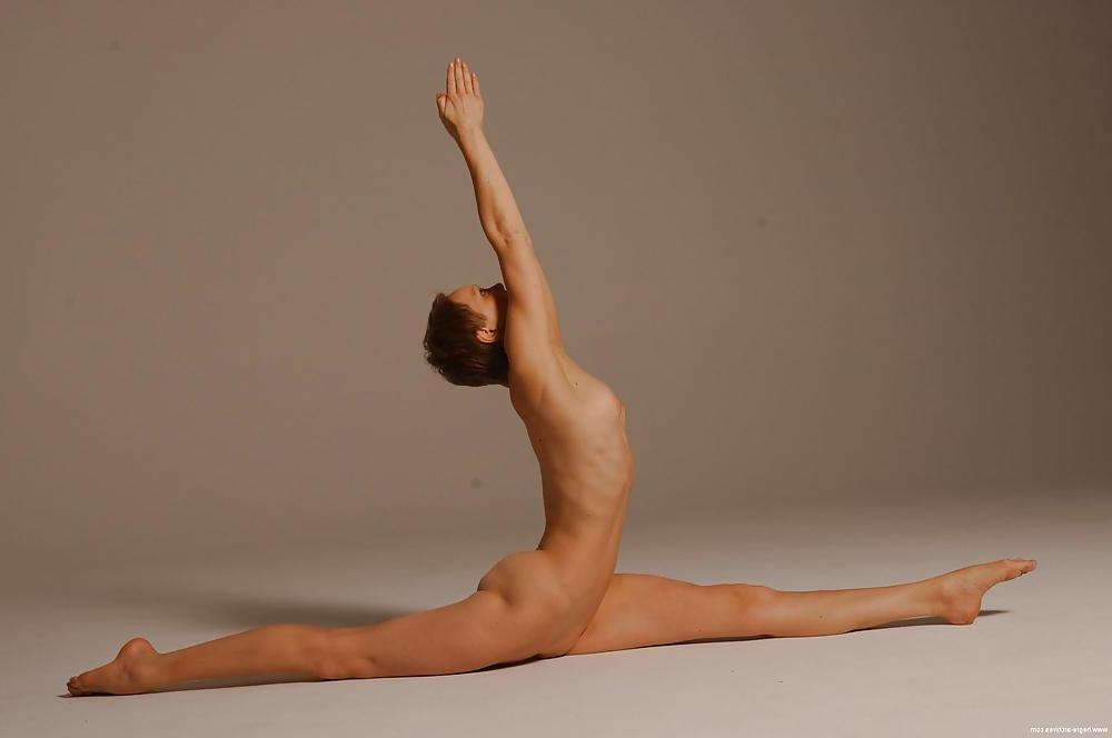 25P Hot n sexy yoga babes