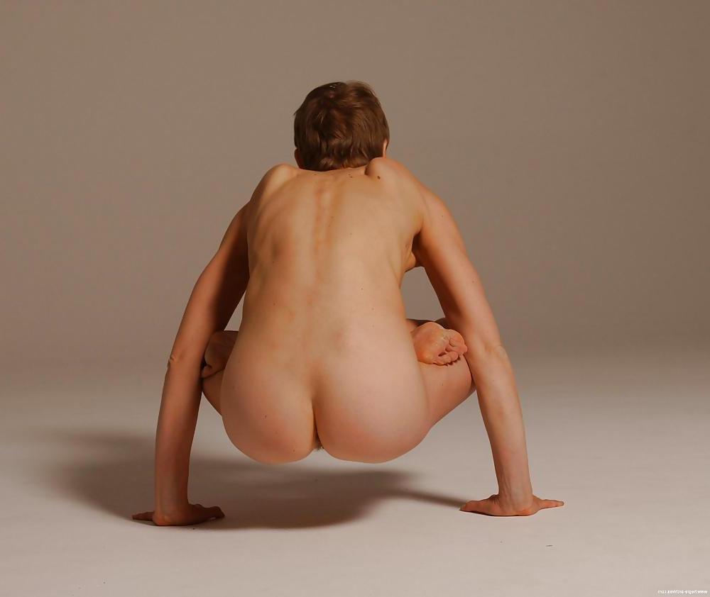 25P Hot n sexy yoga babes