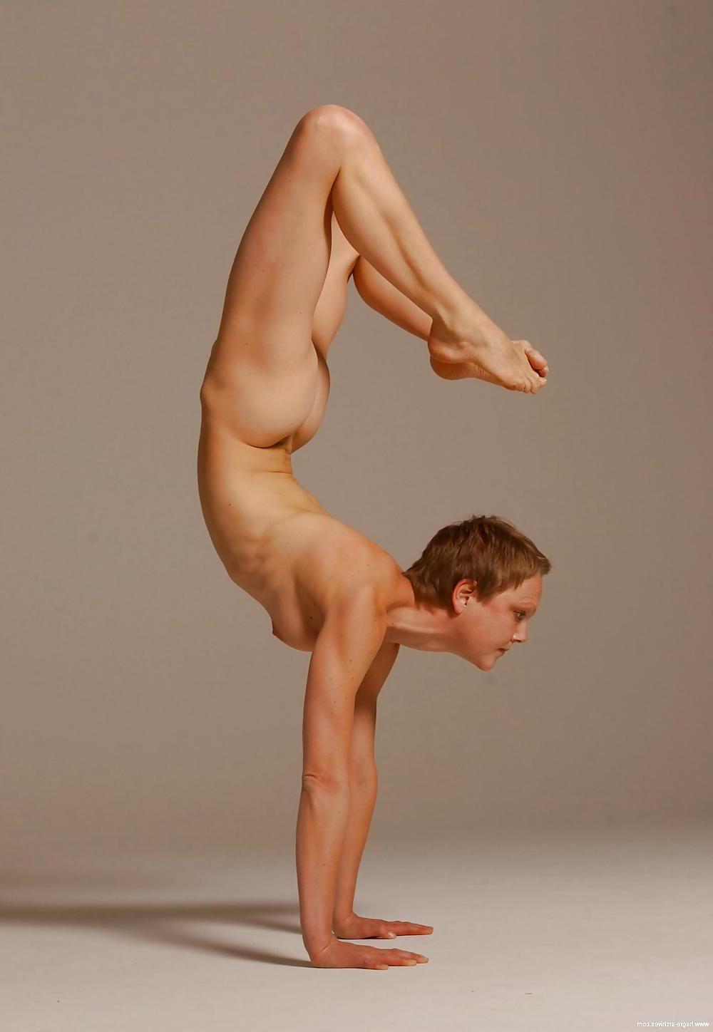 25P Hot n sexy yoga babes