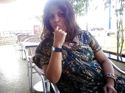 14P Hot Indian Bhabi