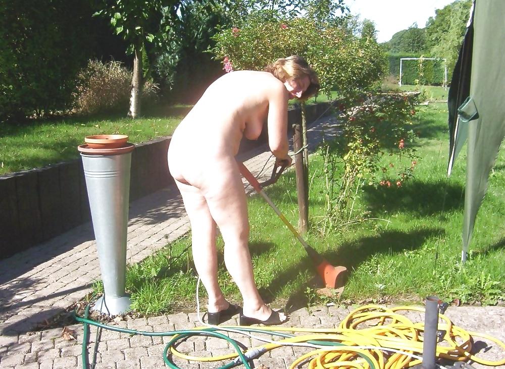 9P Work nude in my garden