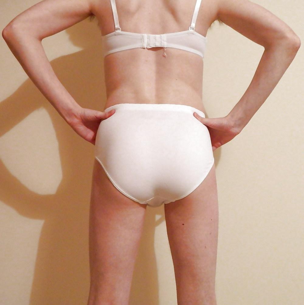 22P Cheryl Hole - Panty Poser