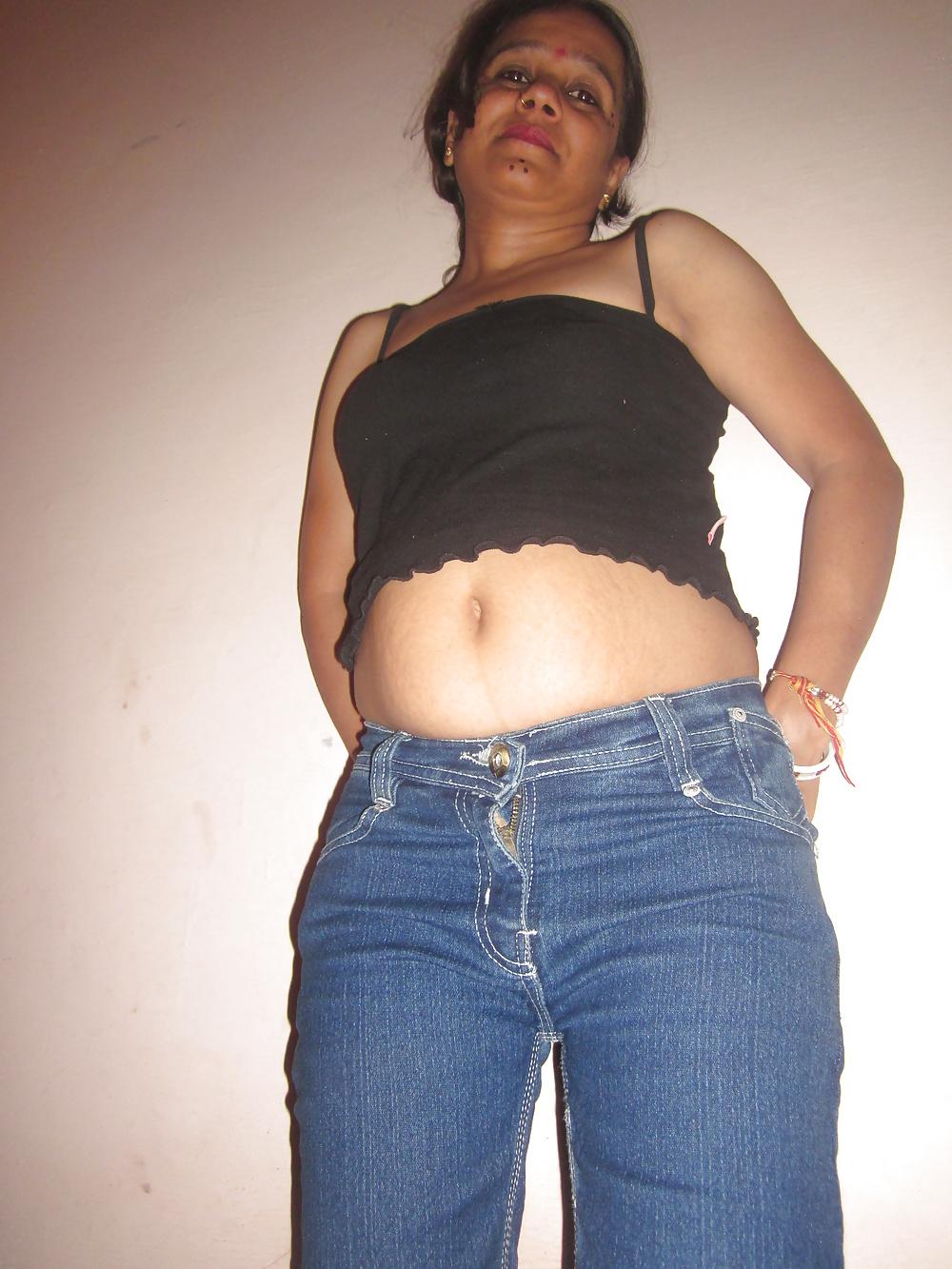 25P Indian  upskirt