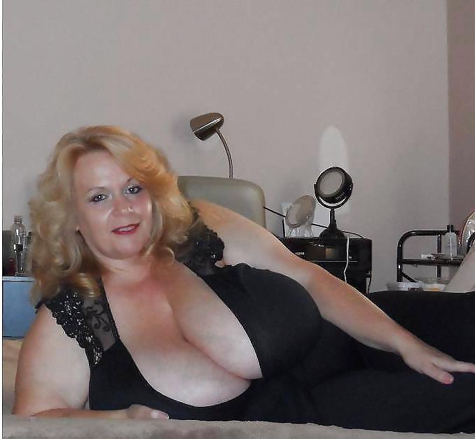 25P Caught staring at big mature tits!