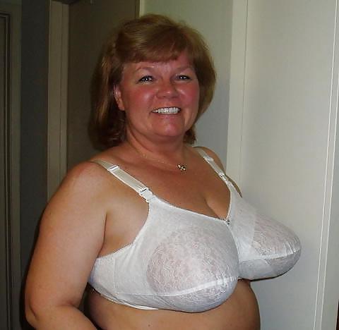 25P Mature with big floppy tits!!