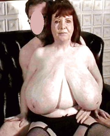 25P Mature with big floppy tits!!