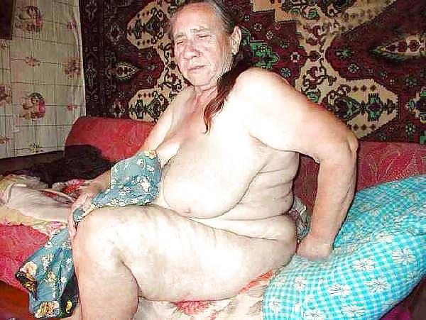 25P Mature with big floppy tits!!