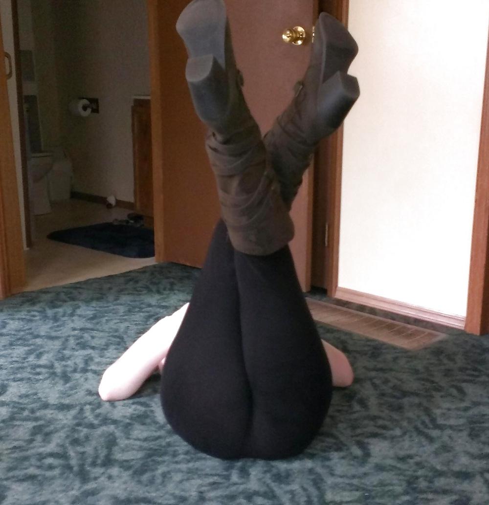 25P Teen gf's ass in leggings showing ass tits pussy 2
