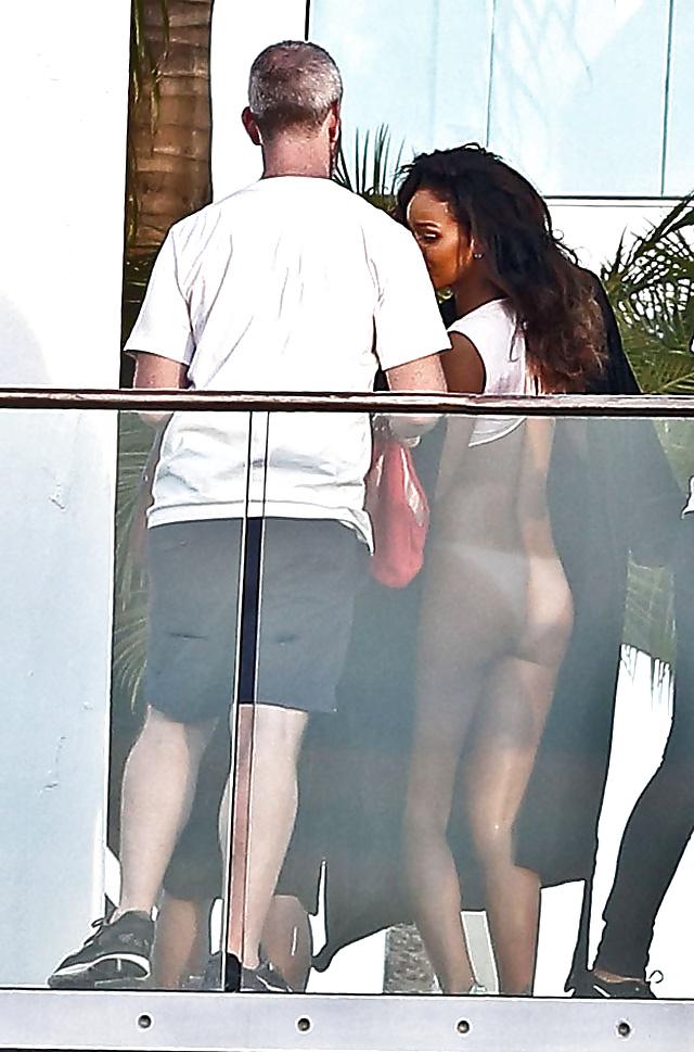 16P Rihanna Bottomless Photoshoot Pictures