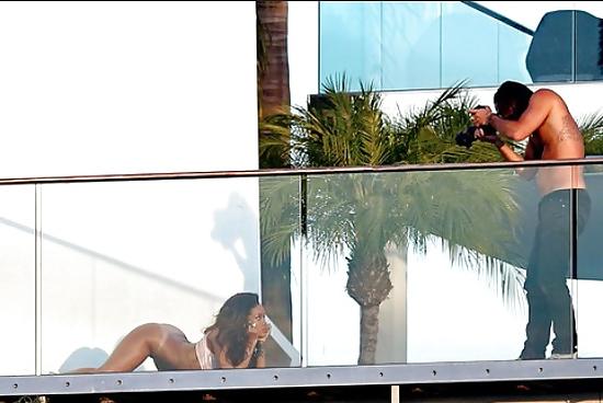 16P Rihanna Bottomless Photoshoot Pictures