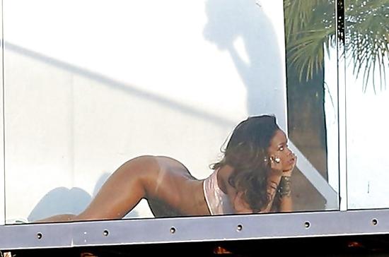 16P Rihanna Bottomless Photoshoot Pictures