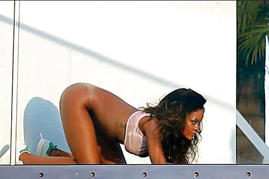 16P Rihanna Bottomless Photoshoot Pictures