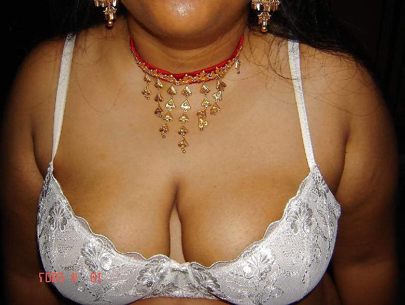 25P Indian aunty show 7